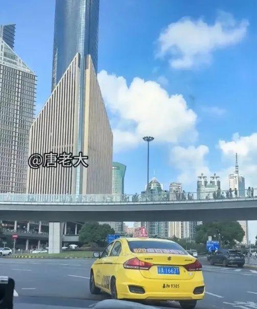 接大单了！上海东方明珠下现重庆出租车 包车收了五位数